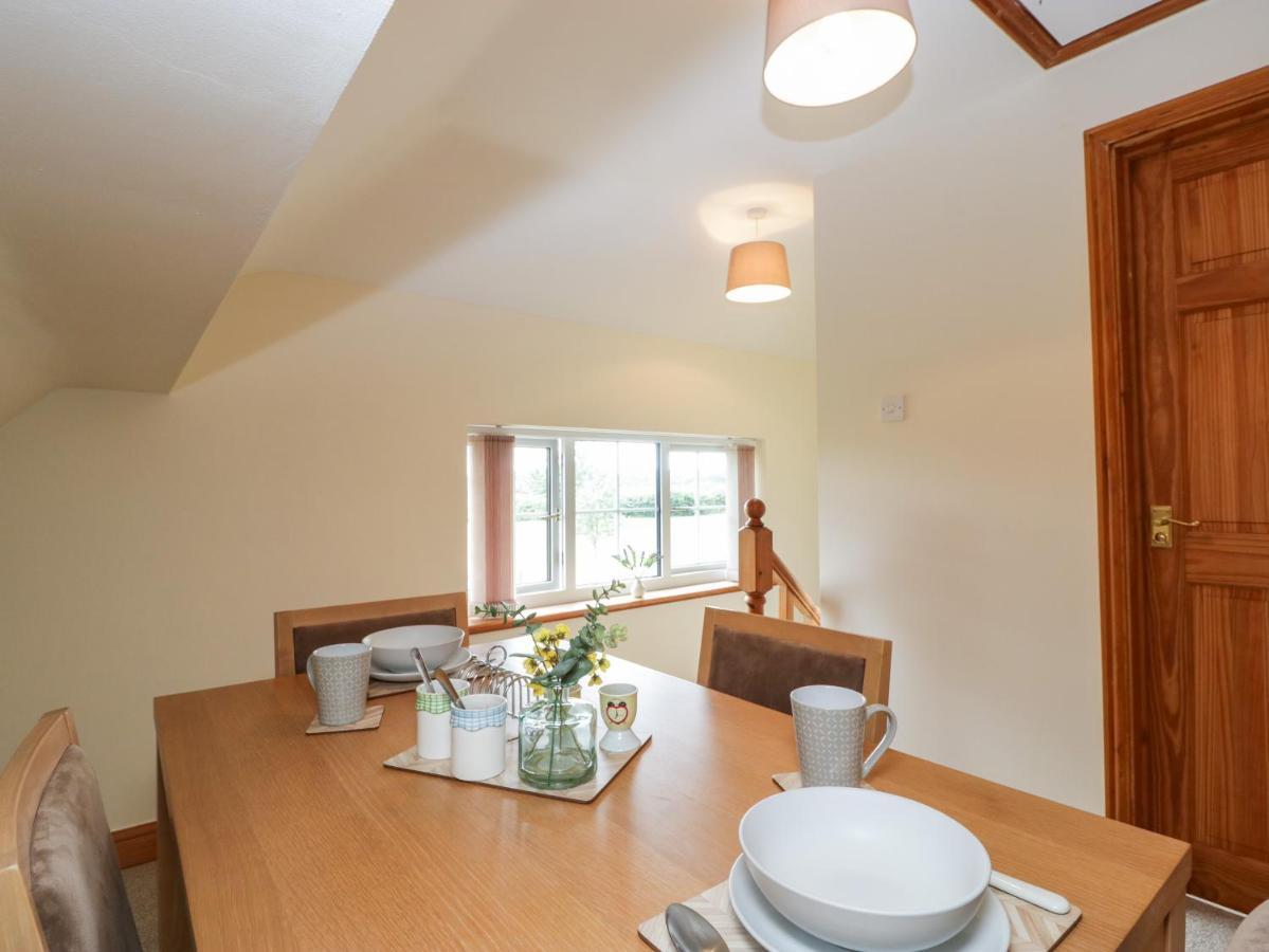 Whitlow Lodge Annex กลอสเตอร์ ภายนอก รูปภาพ